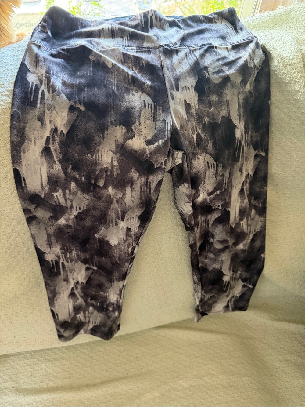 Women Black & Gray Printed Active Leggings